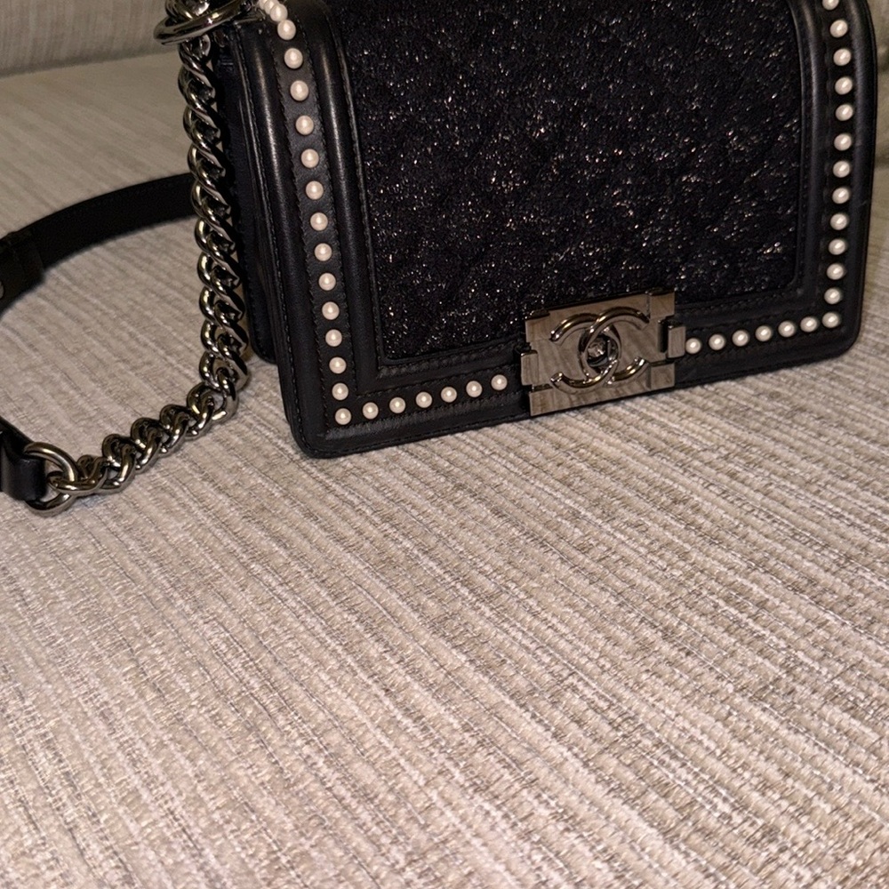 CHANEL Black and Silver Crossbody Bag with Chain Strap - Picture 7 of 11